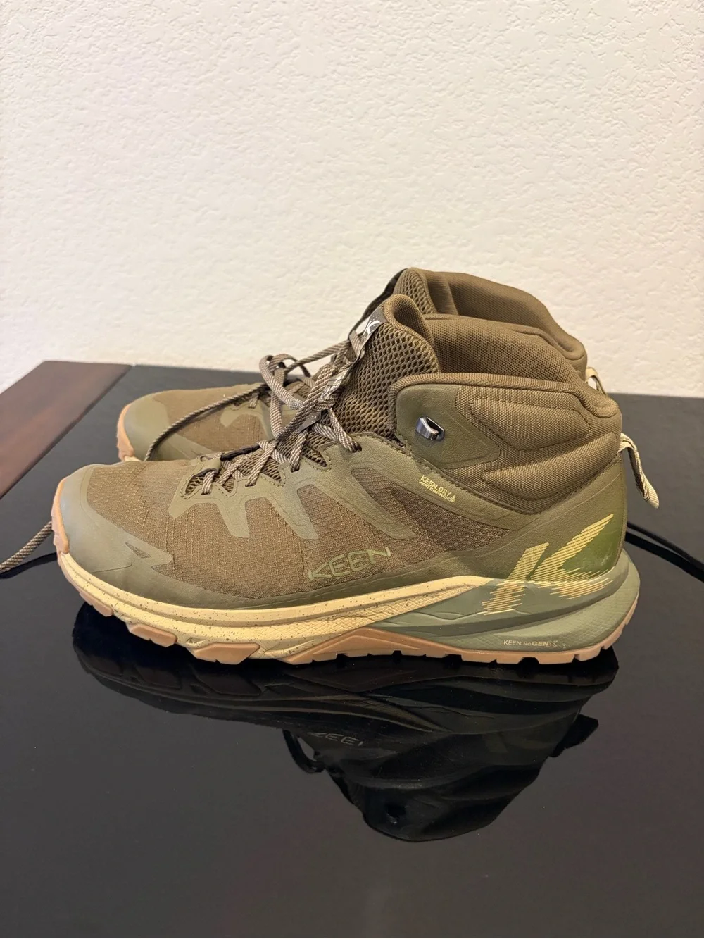 Keen Men's Hiking Boots in Olive/Tan